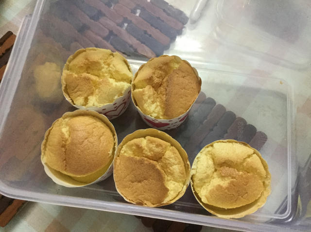 软绵绵戚风纸杯蛋糕