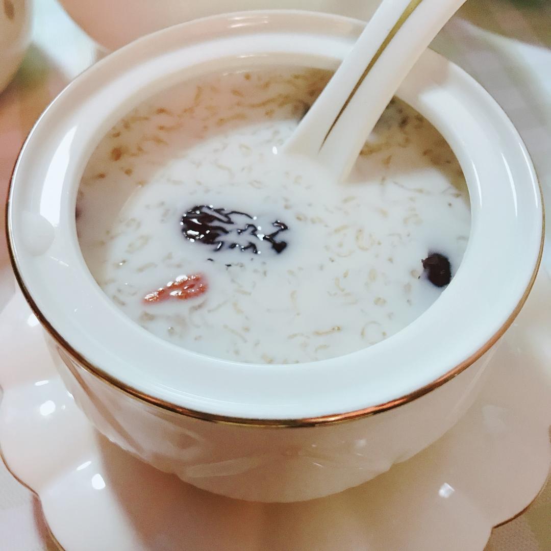 郑雅梅做的小森妈妈菜谱红豆牛奶燕窝
