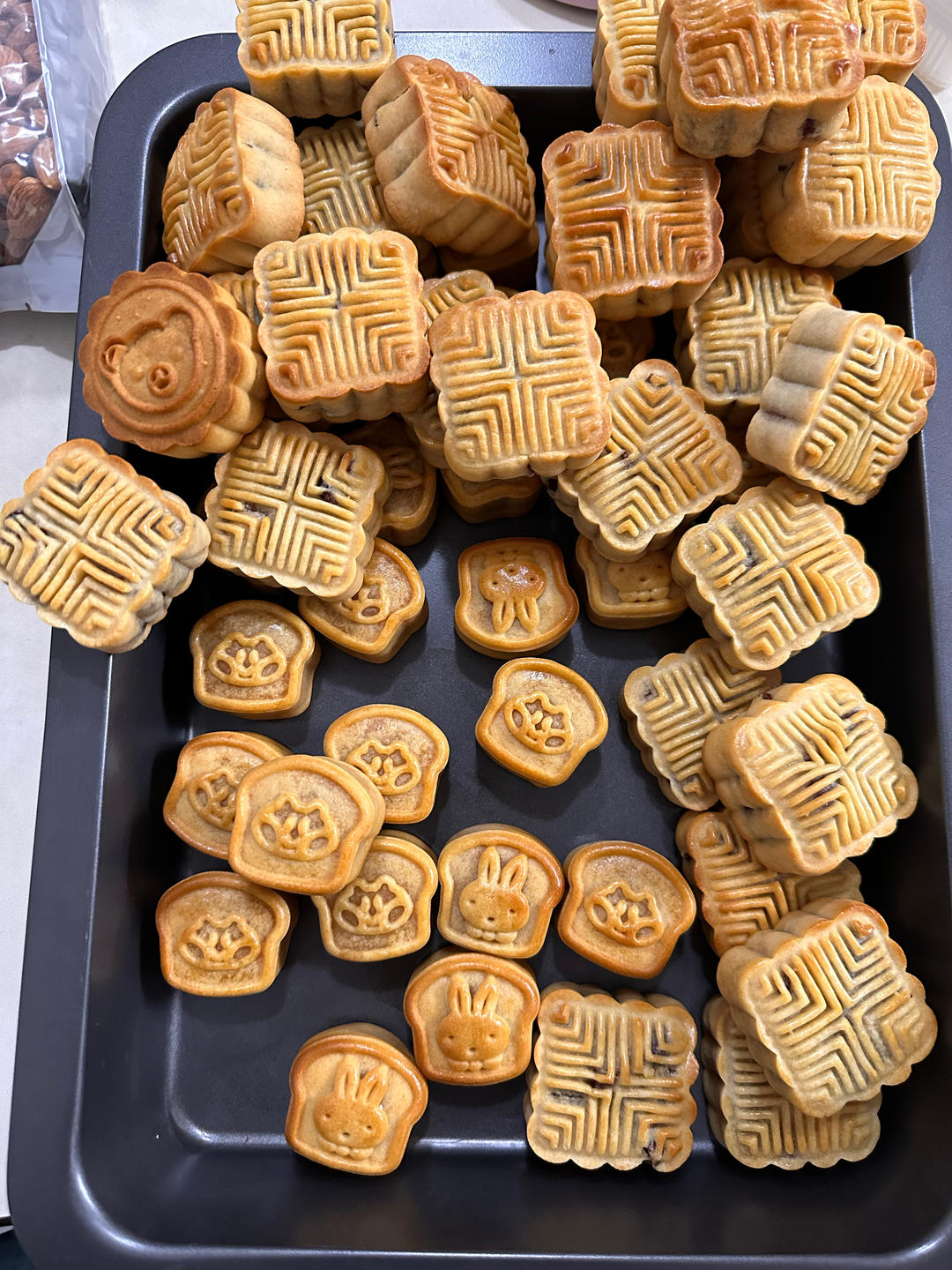 咸蛋黄肉松海苔月饼