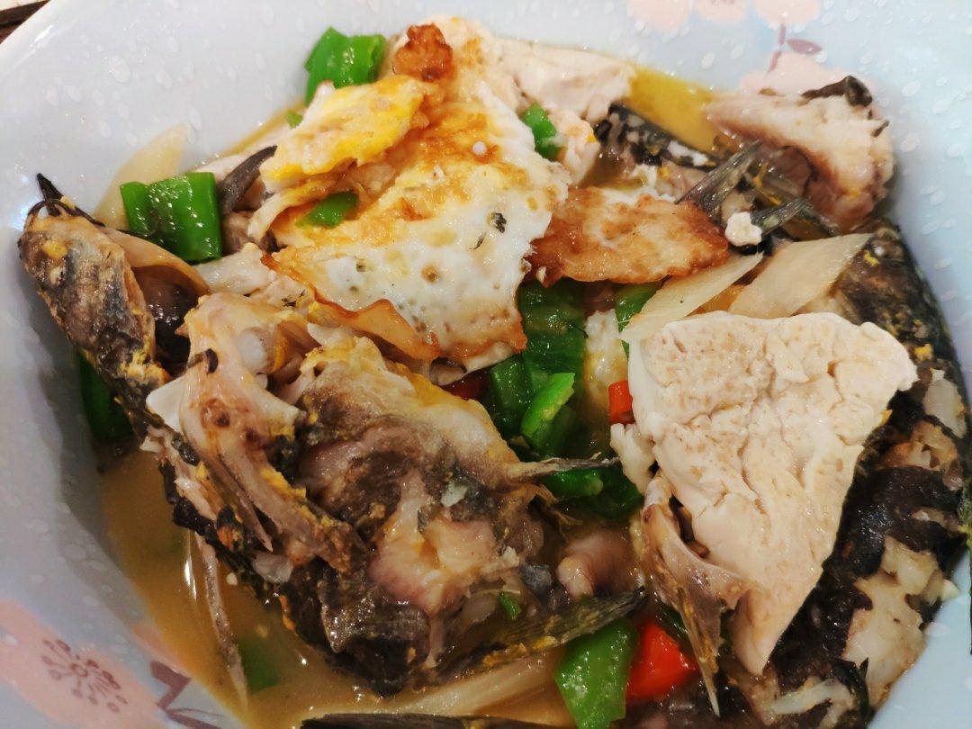 黄骨鱼煮白豆腐荷包蛋