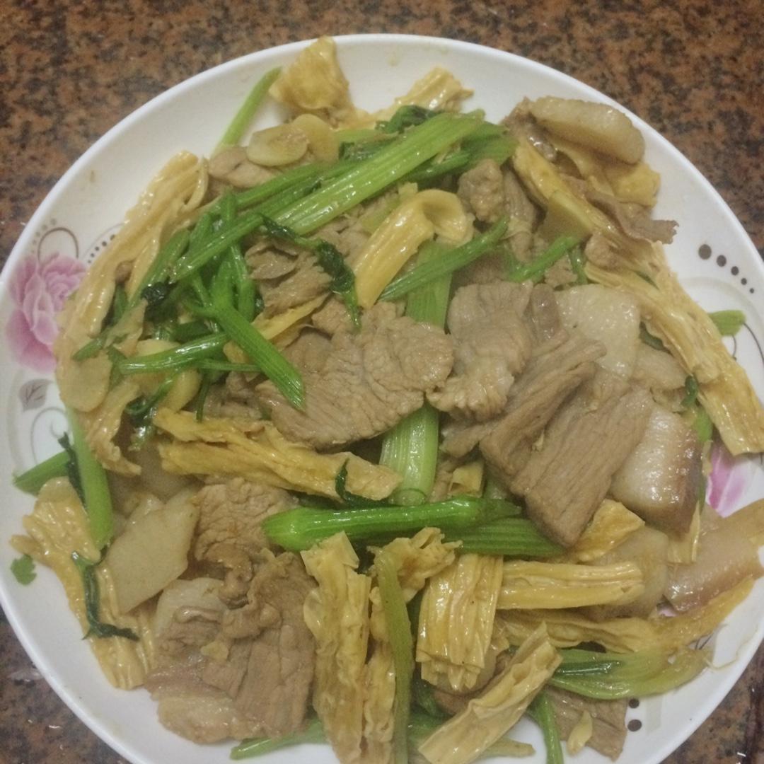 腐竹芹菜小炒肉