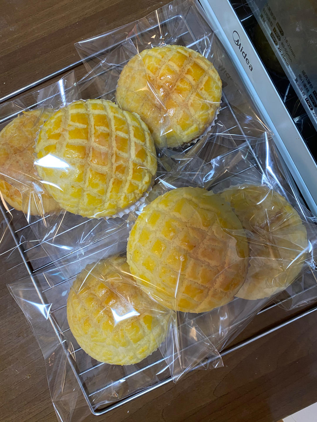 好吃到炸裂的港式菠萝包（附带制作酥皮的小视频）