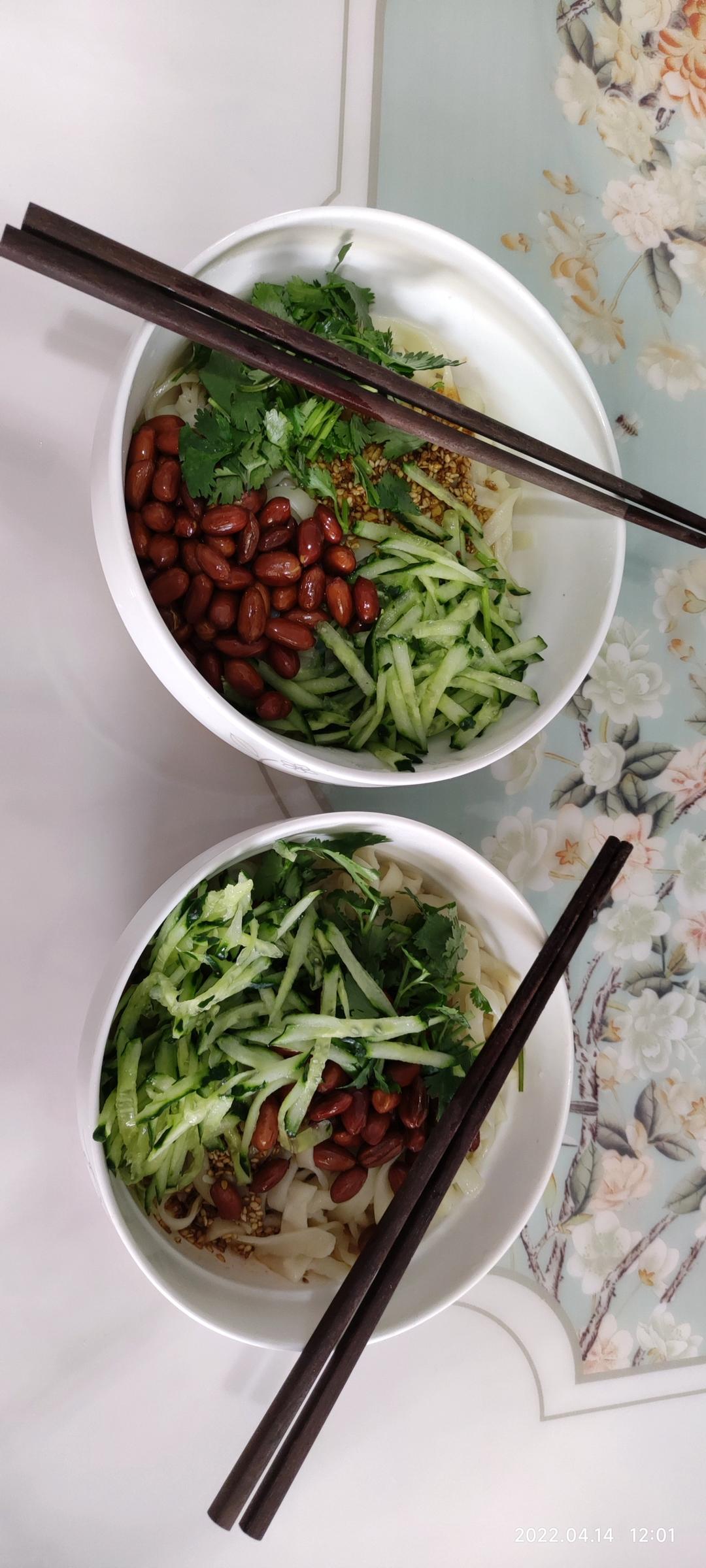 酸辣爽口的凉拌面！保证吃一次就上瘾