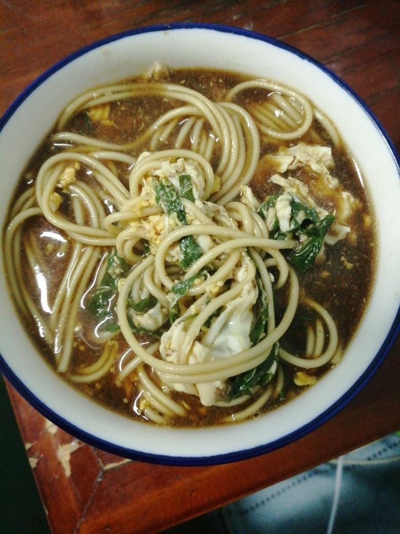 苏子叶鸡蛋面