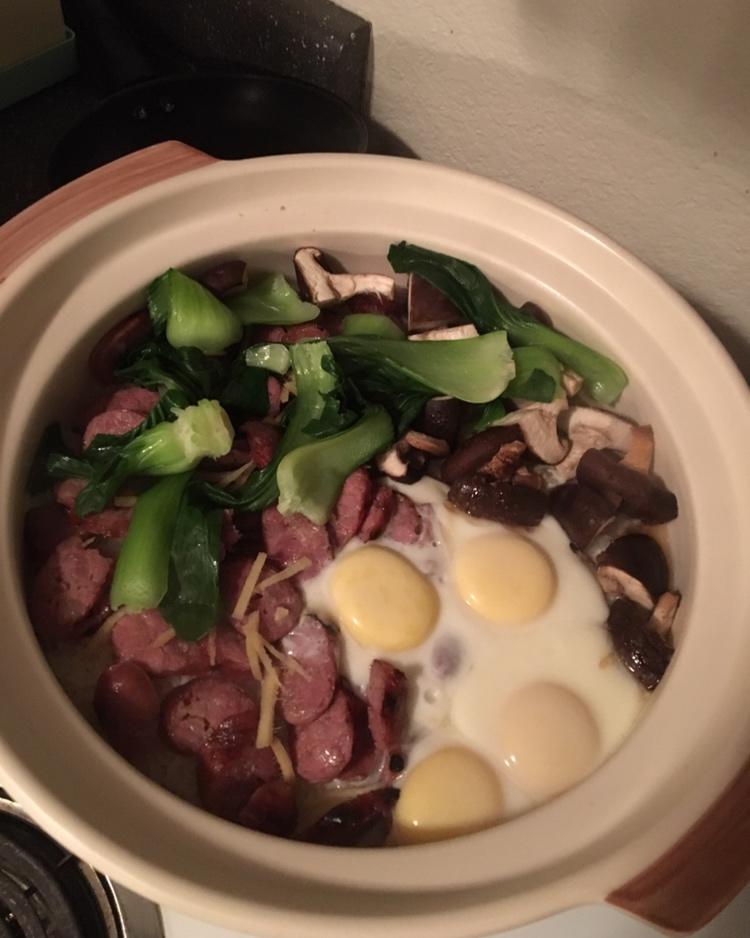 广式腊味煲仔饭
