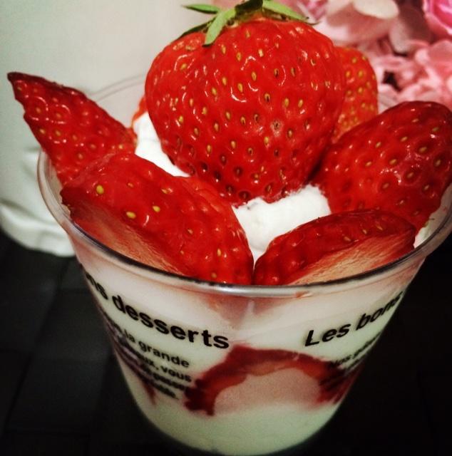 草莓水果杯的做法