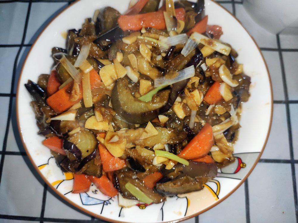 红烧茄子（佐西红柿尖椒）