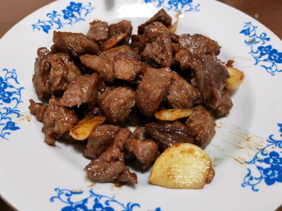 好吃到舔盘的蒜香黑椒牛肉粒