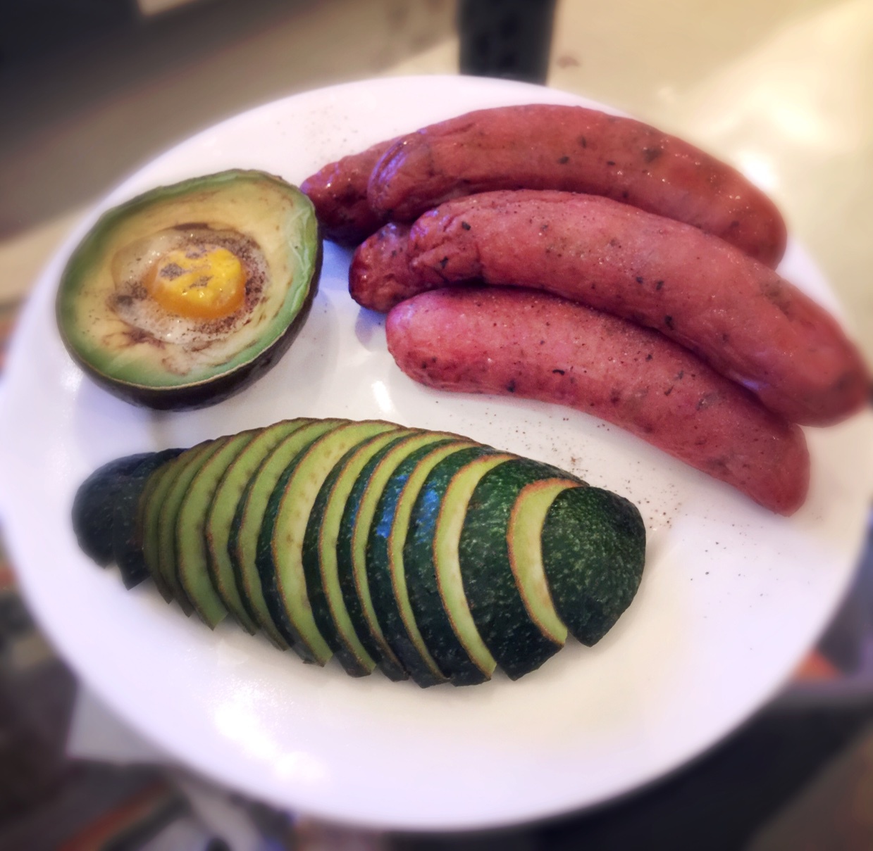 牛油果烤鸡蛋