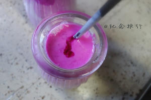 原汁机食谱 红心火龙果渐变酸奶的做法 步骤6