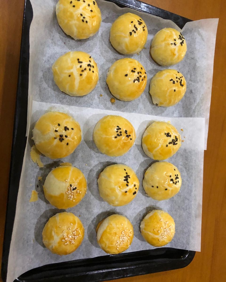 蛋黄酥（超详细步骤，附红豆沙馅做法）