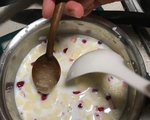 椰汁牛奶水果西米露的做法 步骤6