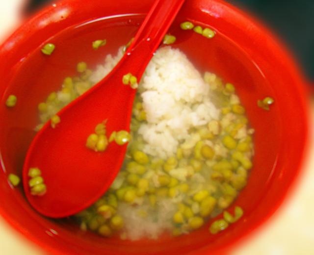 夏日清凉绿豆汤速成法的做法