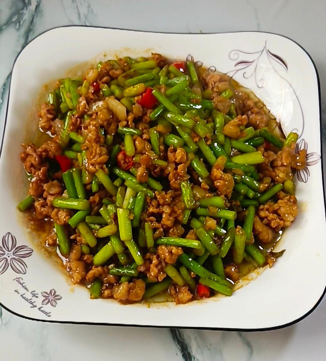 蒜苔炒肉末，三碗米饭都不够吃