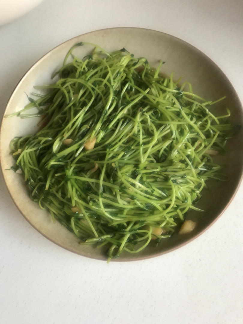清新豌豆苗