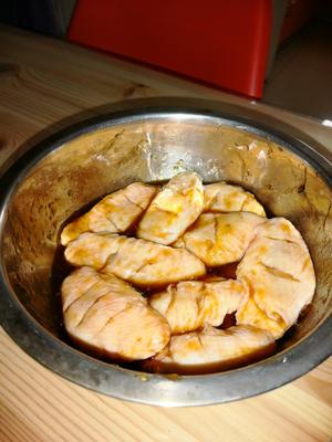 一袋烤肉酱就能完成的土豆烩翅中的做法 步骤2