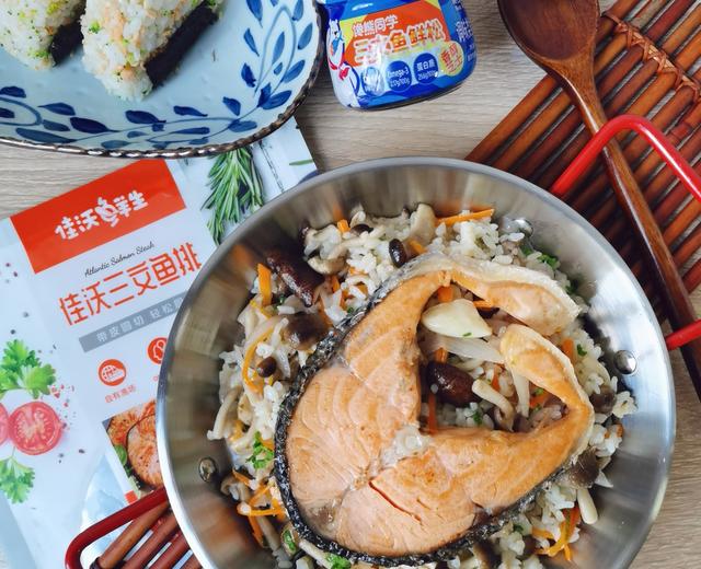 三文鱼杂菇烩饭【佳沃鲜生】& 三文鱼鲜松饭团【馋熊同学】的做法
