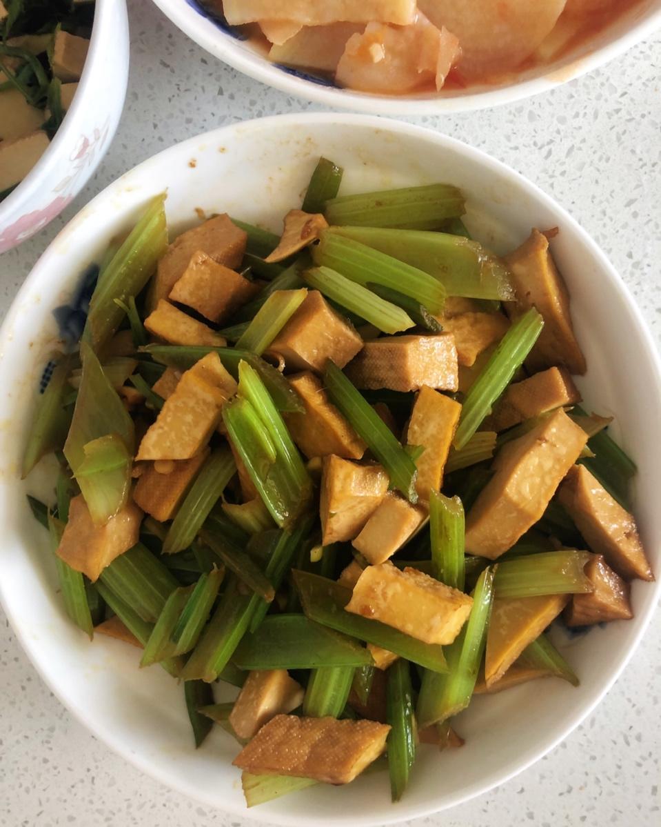 芹菜炒香干