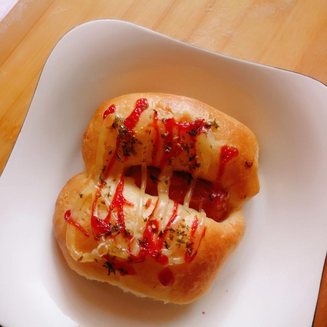 爱捯饬的果果妈做的面包夹香肠