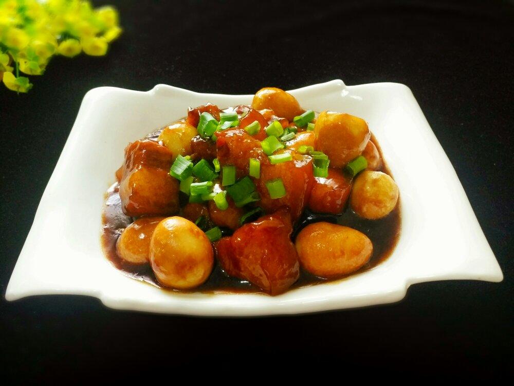 加了鹌鹑蛋后，这盘红烧肉，美味的逆天啦——鹌鹑蛋烧肉（孔瑶食谱）