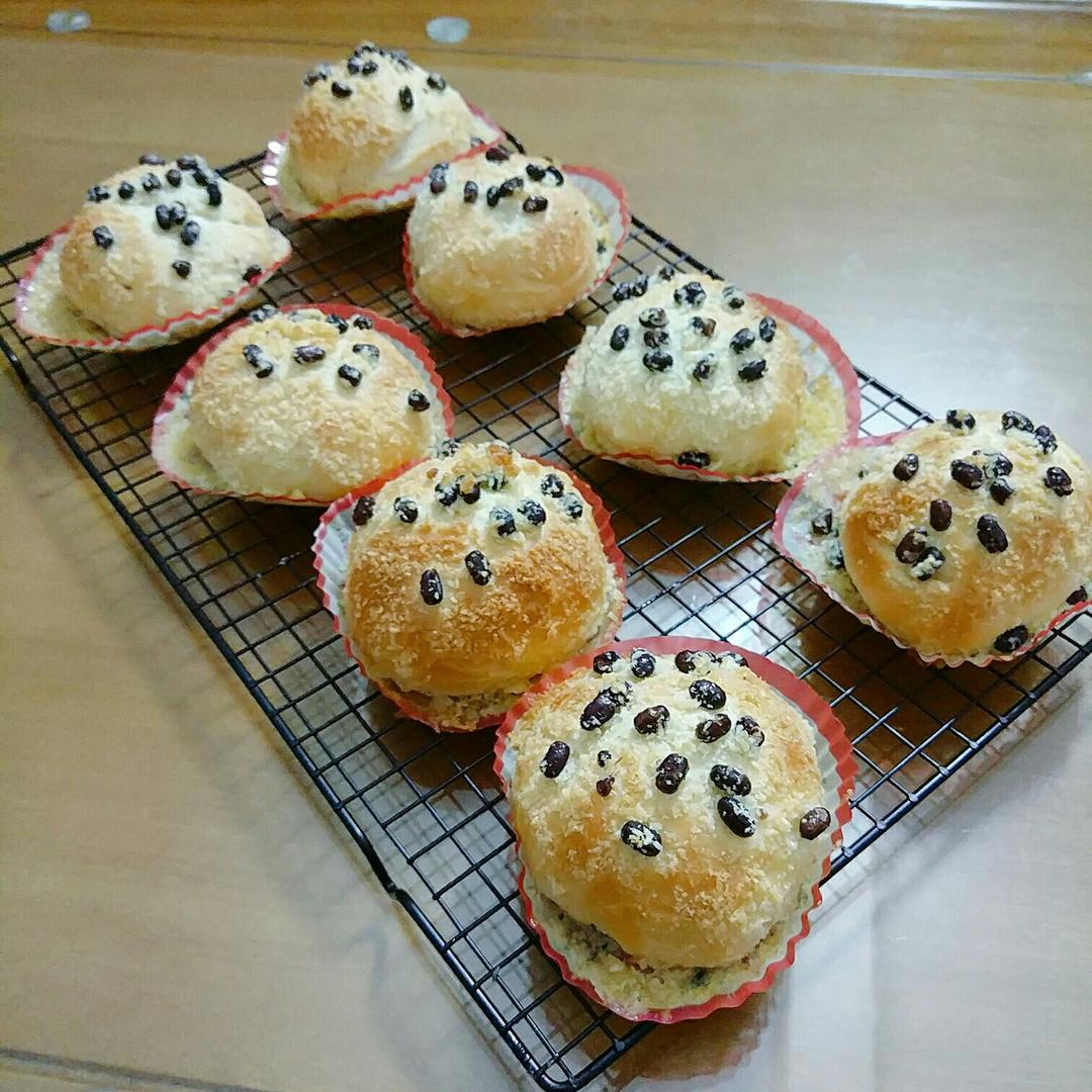 椰蓉蜜豆泡浆面包