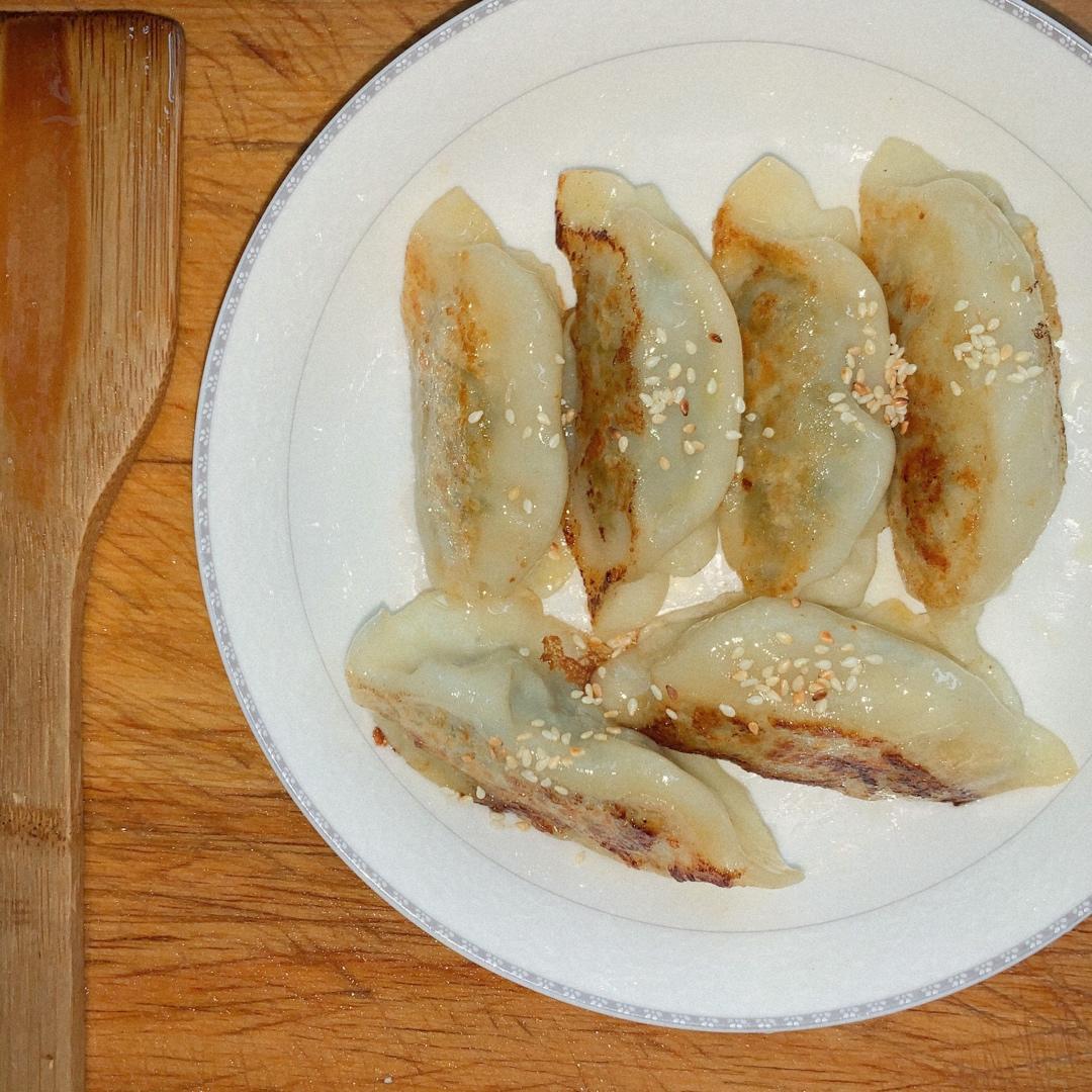家常版快手煎饺(真的10分钟搞定)