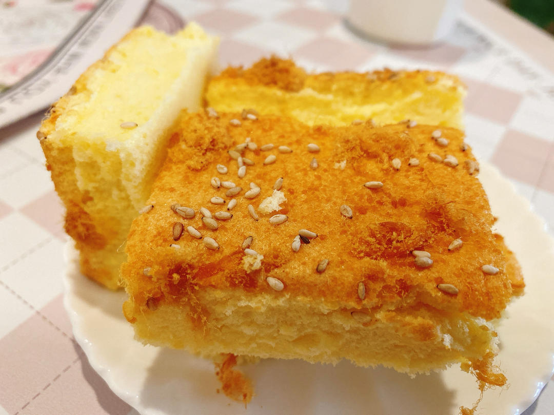 香葱肉松蛋糕，比买的还好吃呀