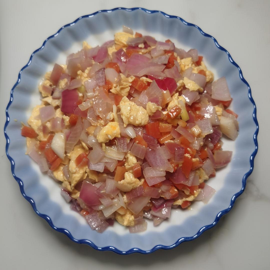 厨师长教你：“洋葱炒鸡蛋”的家常做法，小白入门菜，简单又下饭