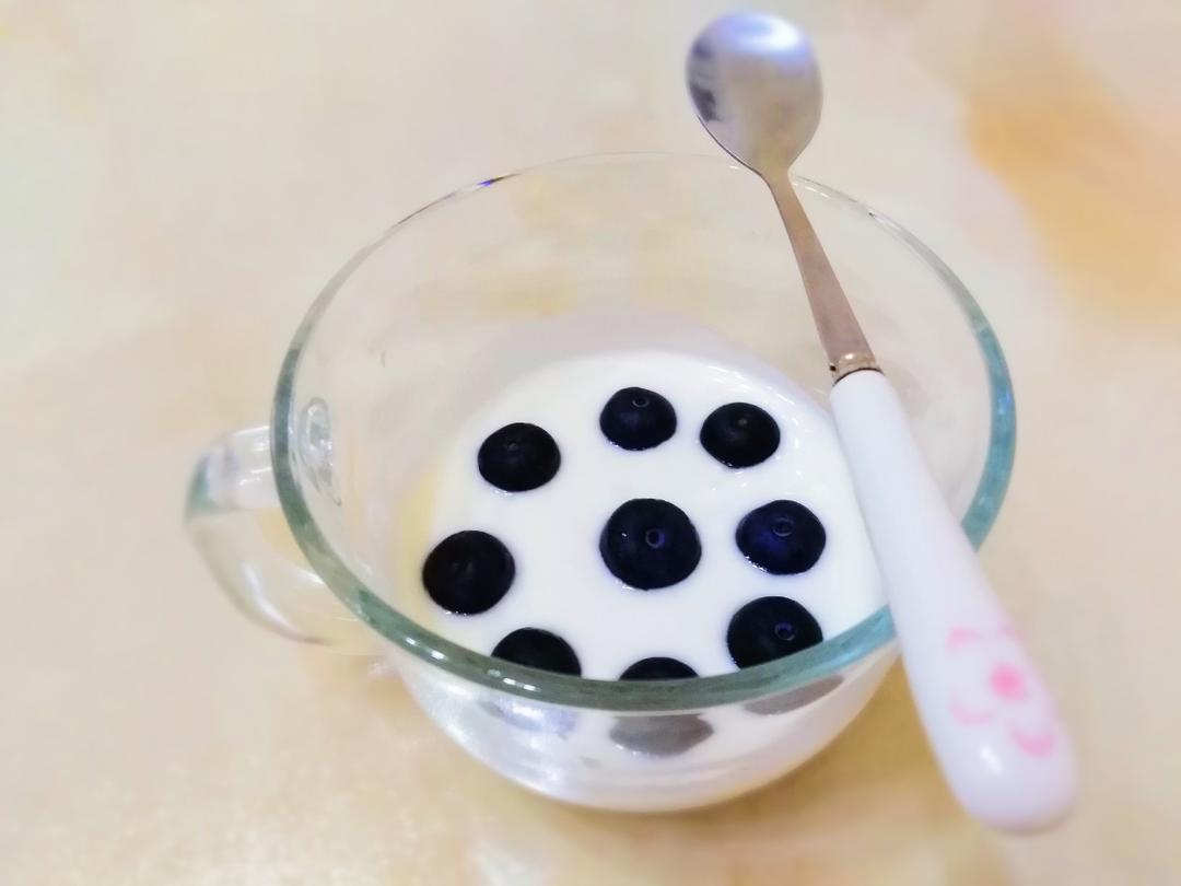 自制酸奶，没有酸奶机，也没有乳酸菌粉，也做成了老酸奶……不过家里得有个带发酵功能的烤箱才行……