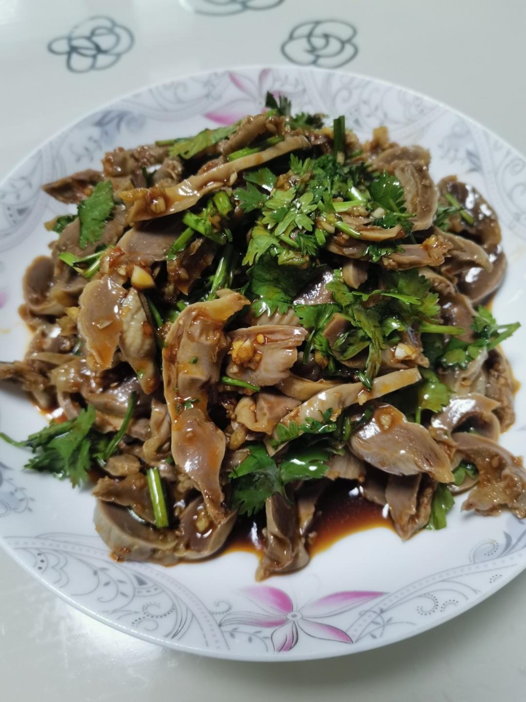 凉拌鸡胗，酱汁拌鞋底都好吃