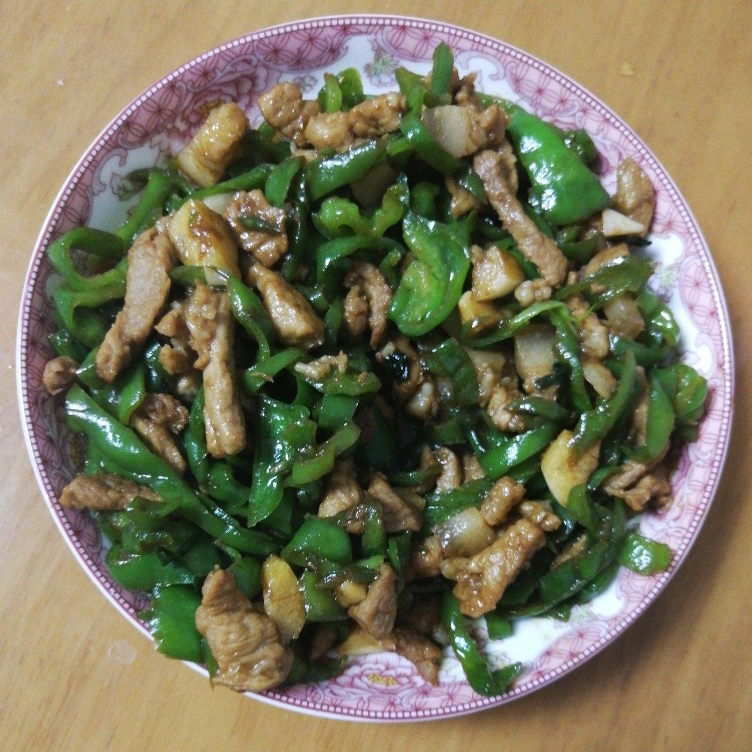 琍_lio4做的经典的家常菜,青椒炒肉丝,简单的食材也能做出如此美味
