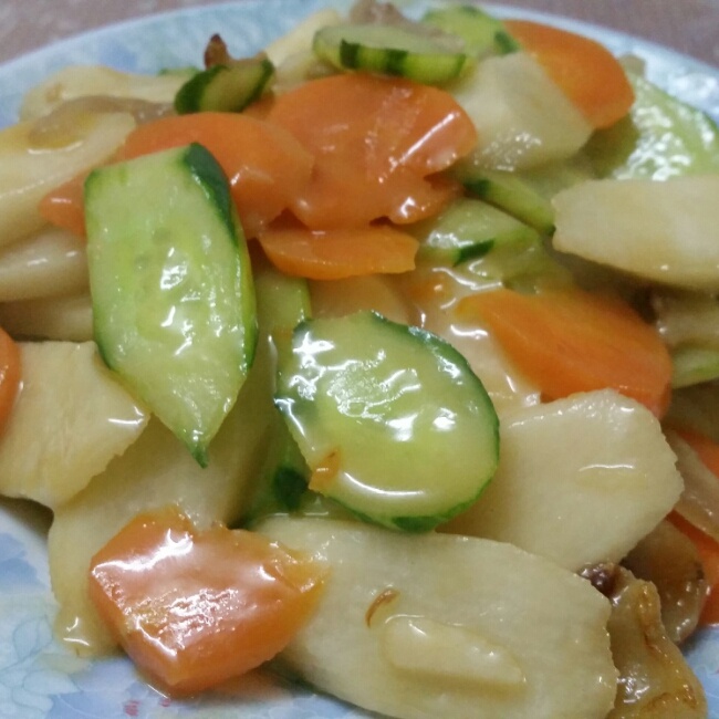 朴素的青菜肉丝炒年糕