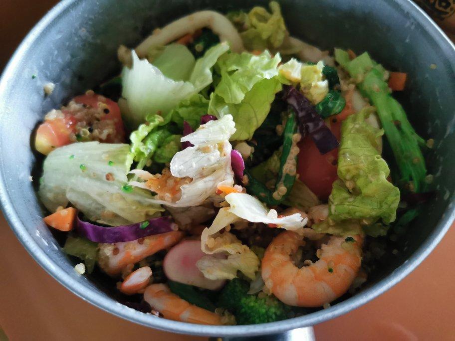 藜麦虾仁蔬菜沙拉