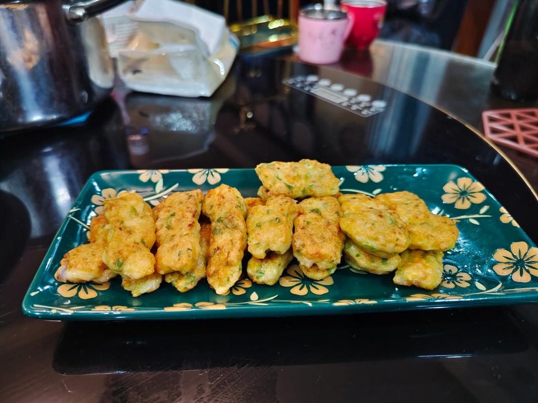 一口一个的鲜虾蔬菜饼