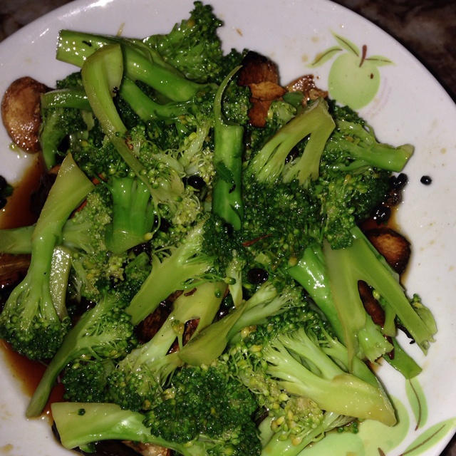 炝拌木耳西兰花