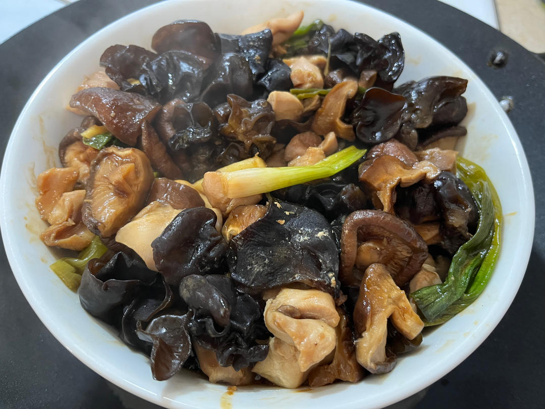 香菇黑木耳蒸鸡