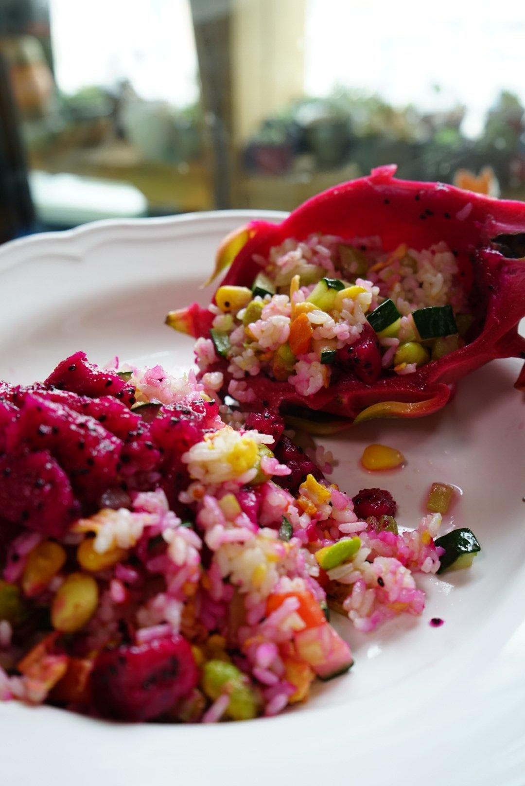 小9妈咪的厨房做的清爽火龙果炒饭