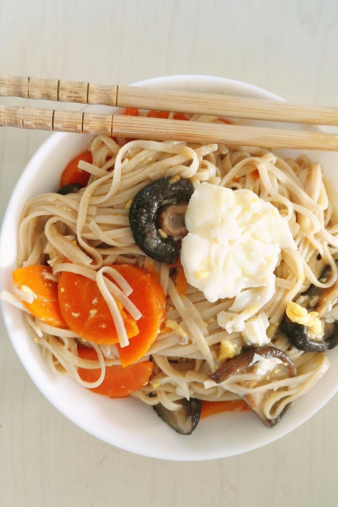 鸡蛋拌面