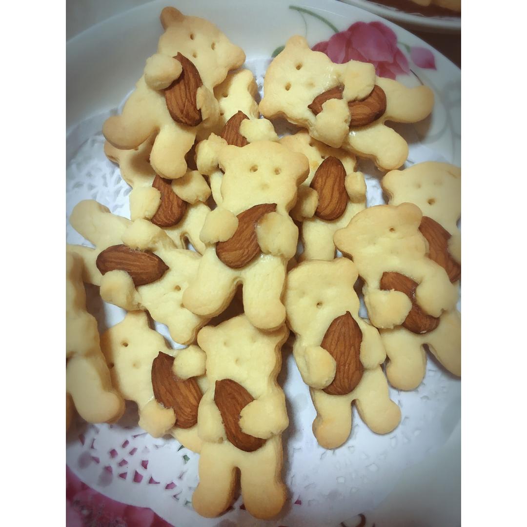 抱杏仁的小熊（造型饼干）