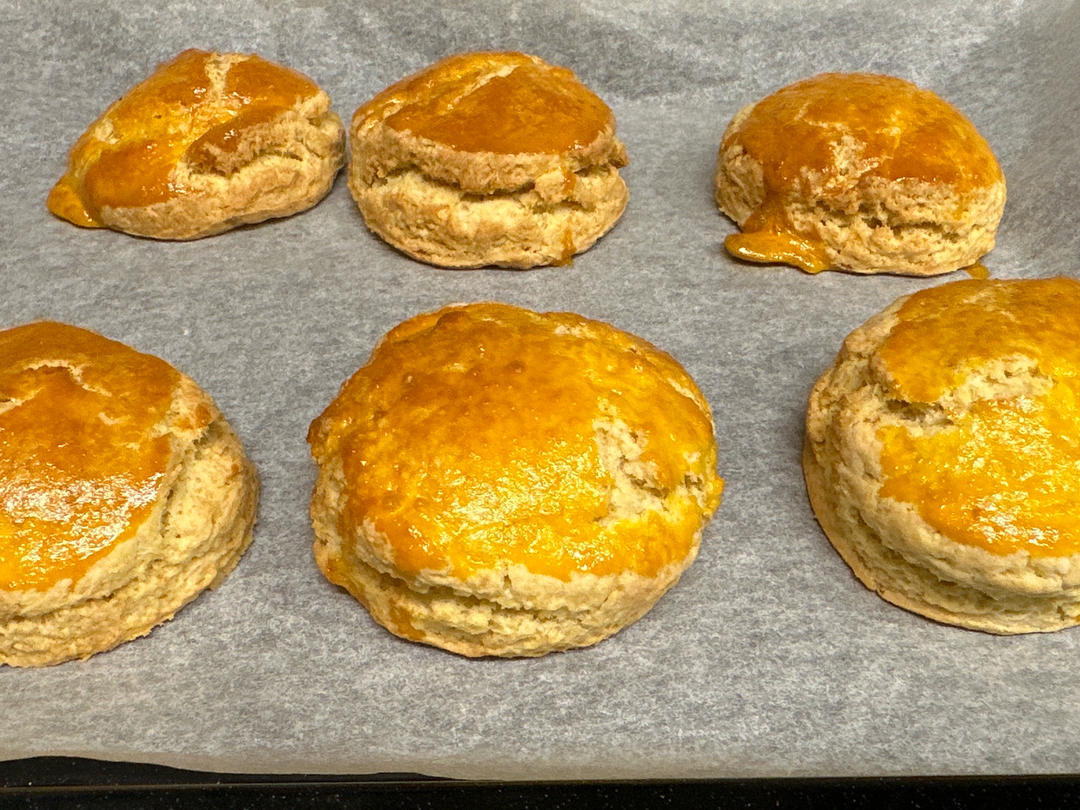 复刻英国女王私人御厨的经典司康：加映Cream Tea 经典吃法 & 如何做出松软內里、酥脆边缘的司康&司康佐醬製作