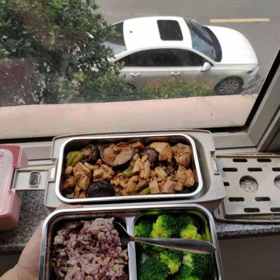 双菇烧鸡腿