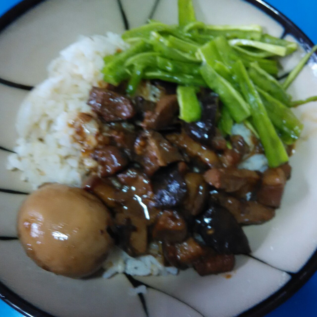 洋葱酥卤肉饭