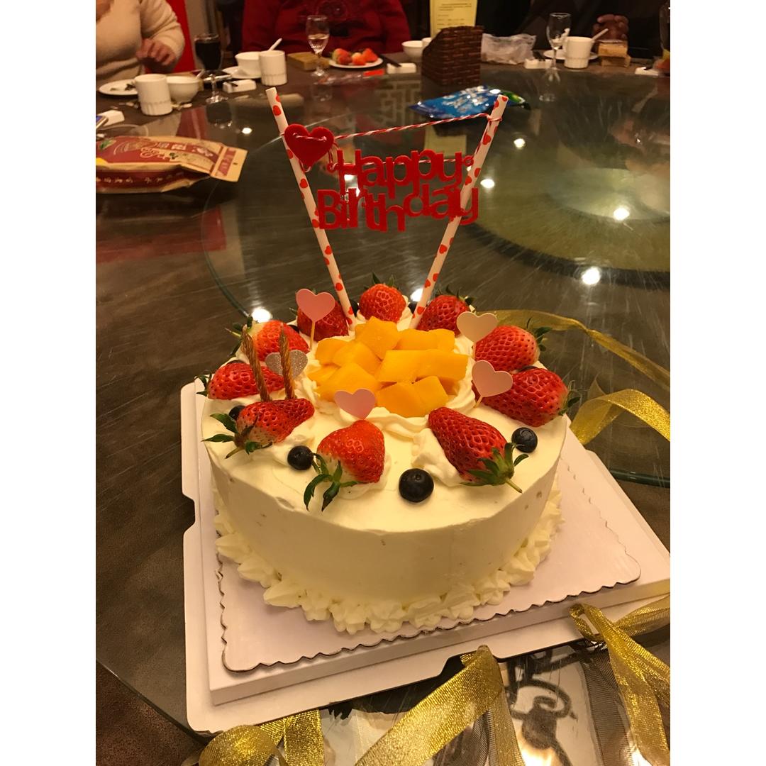 奶油水果装饰蛋糕