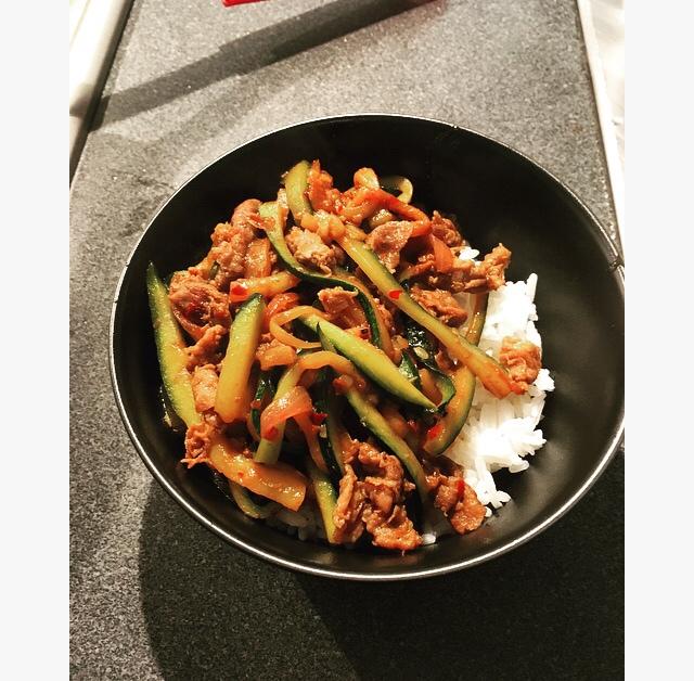 西葫芦炒肥羊的做法