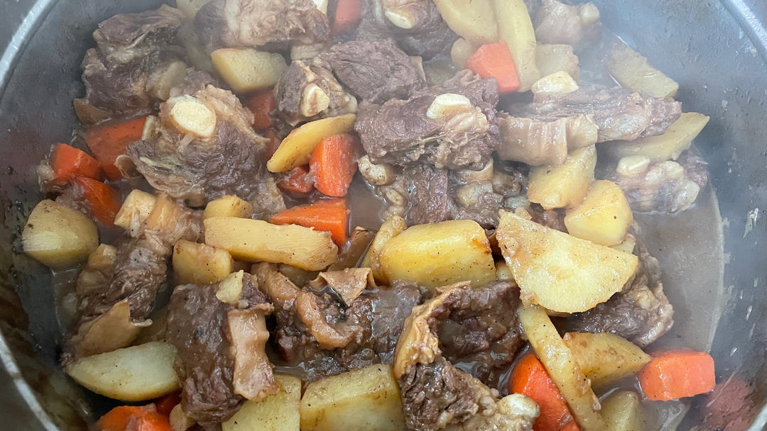 沙沙土豆胡萝卜炖牛肉