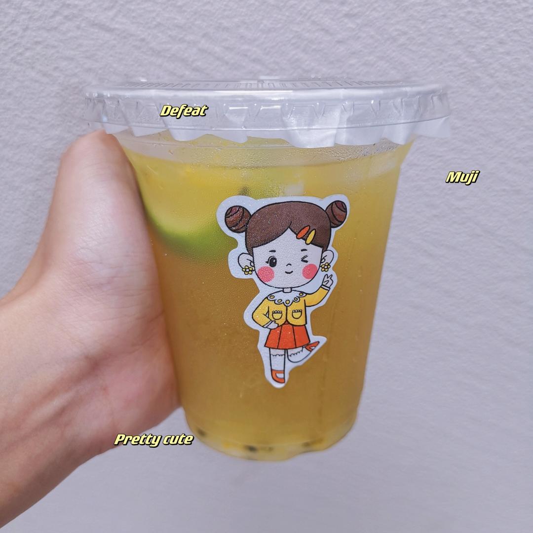 夏日人气饮品，柠檬百香果水果茶