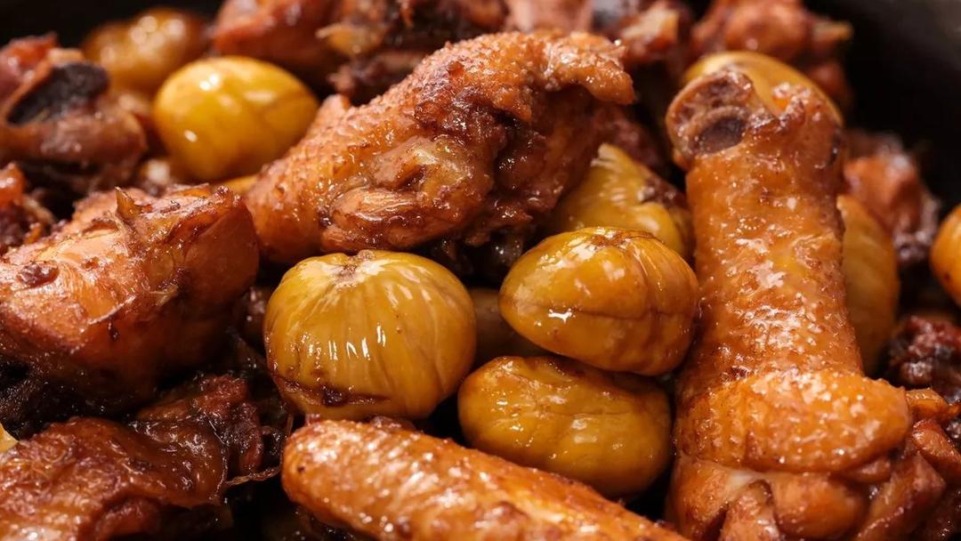 板栗烧鸡：一招去除板栗壳的做法