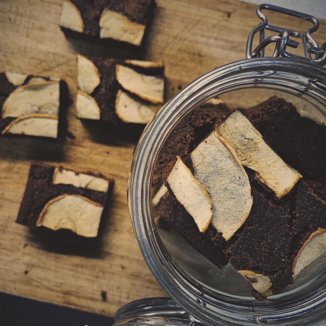 一个盆一把勺就搞定！苹果版低糖无油布朗尼🍎