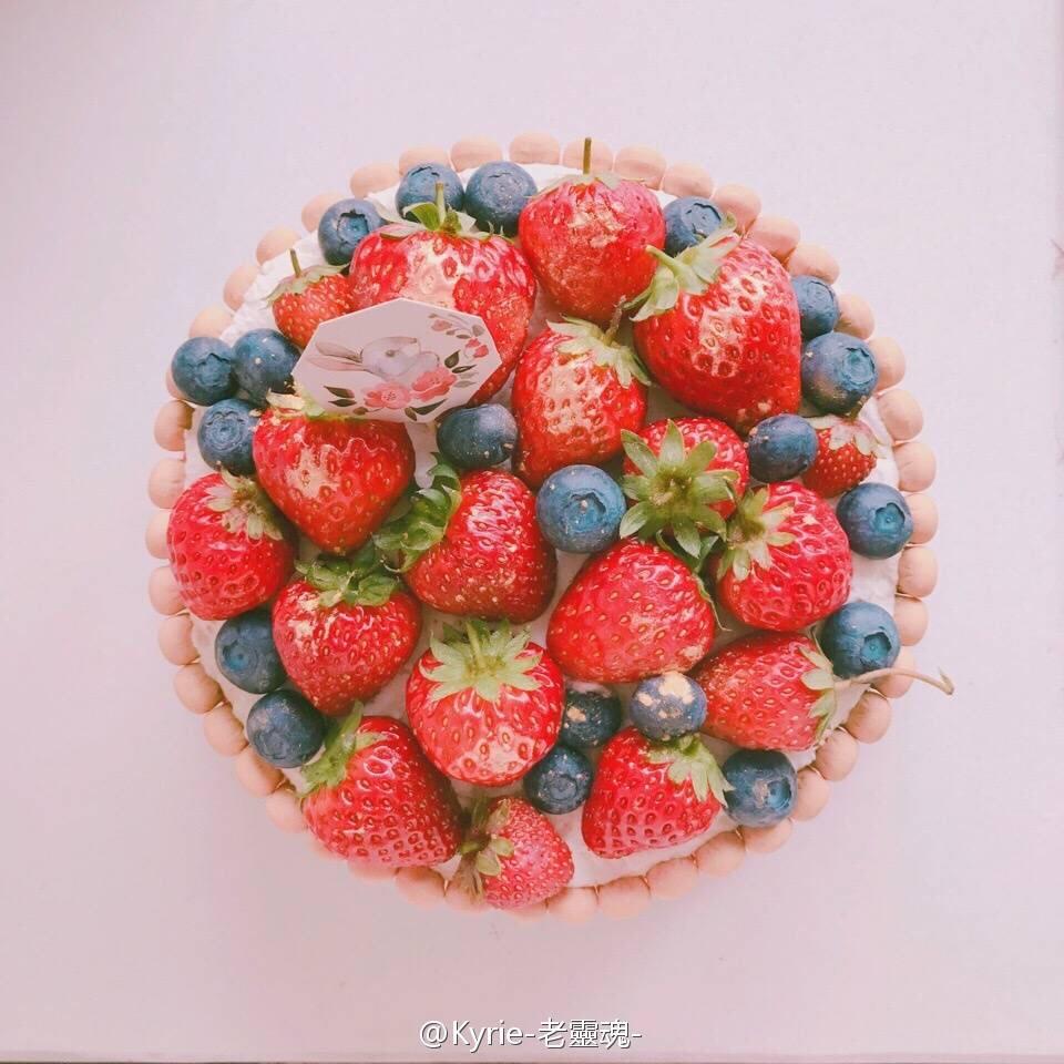 草莓流心生乳酪慕斯蛋糕