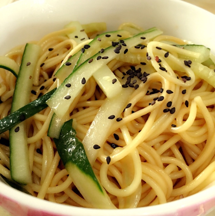 佳玮哥哥呀做的黄瓜凉面